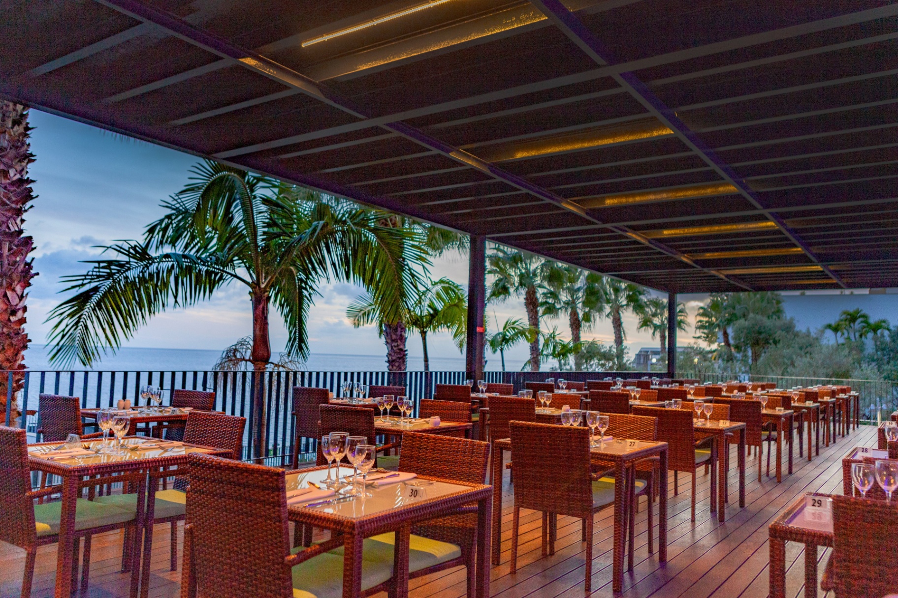 Restaurante con vista al mar