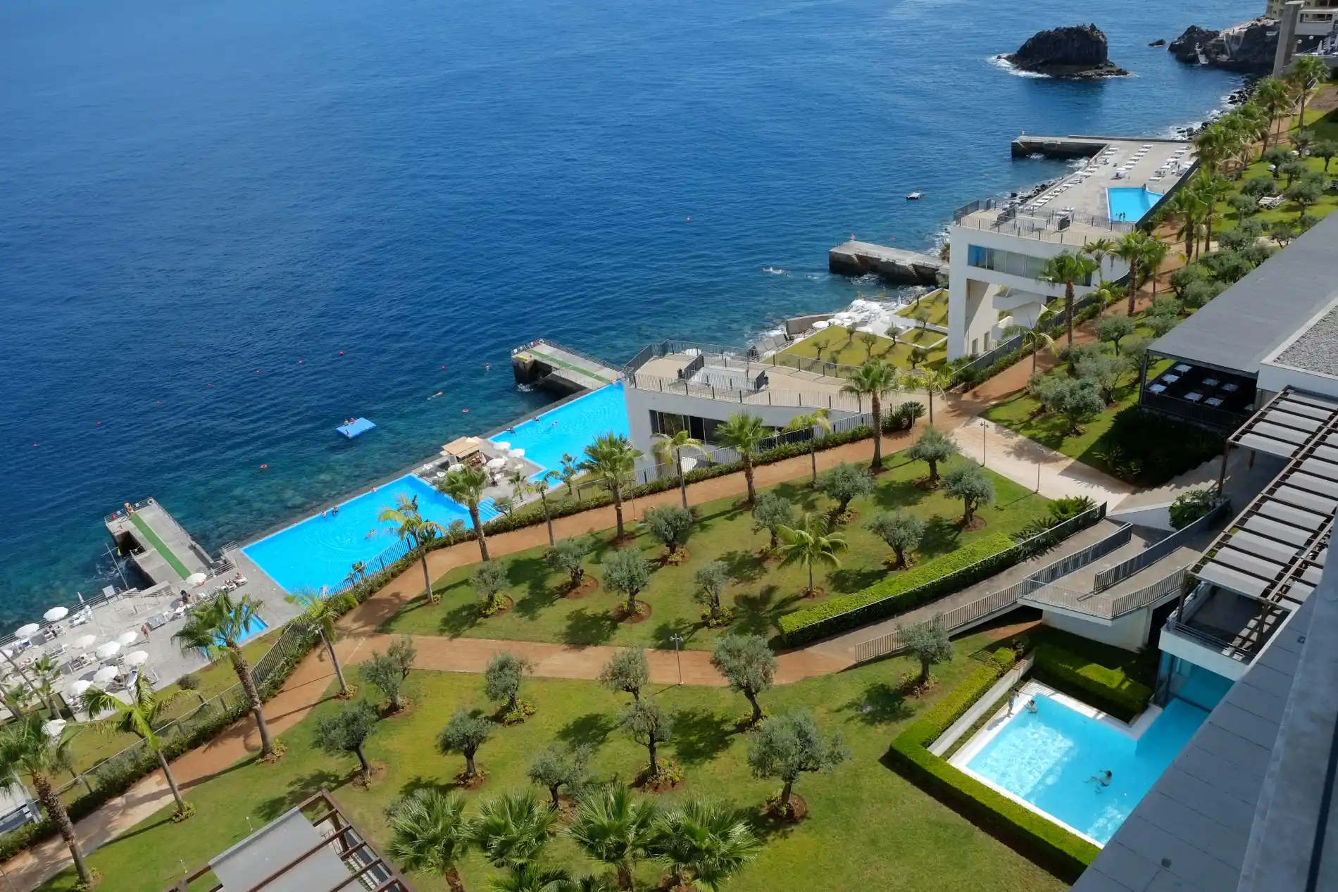 Piscinas y océano Atlántico